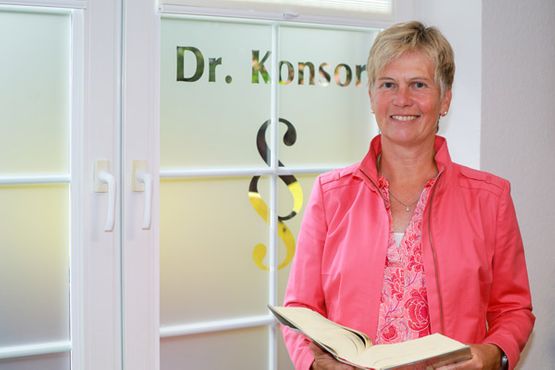 Dr. Bettina Konsor